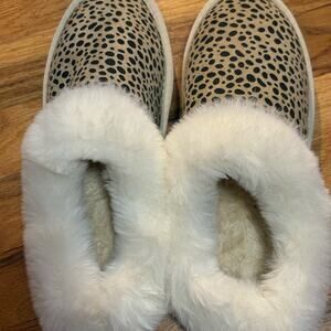 Cozy Faux Fur Lined Leopard Print Slippers